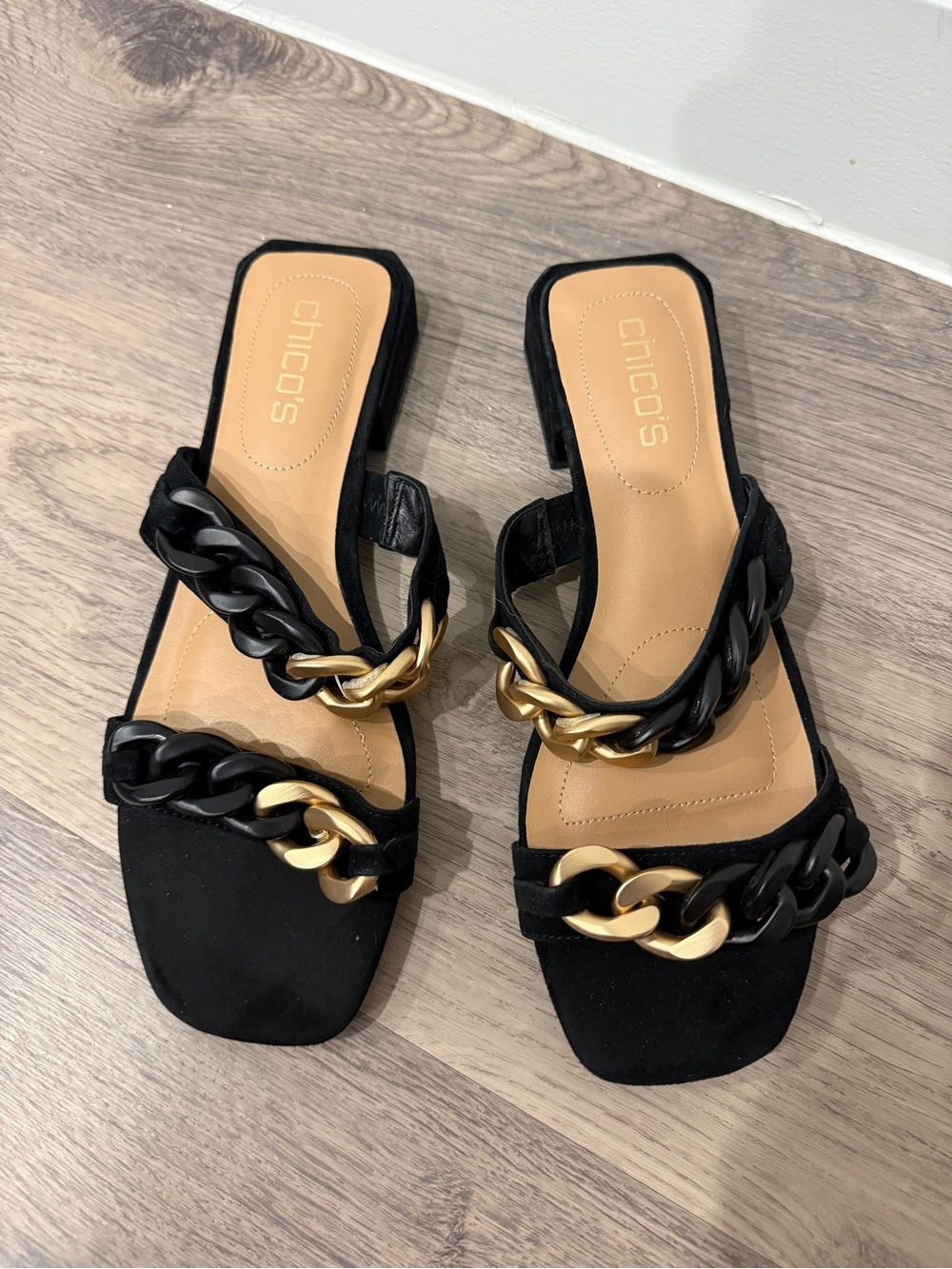 Chico's Kelian Nappa Chunky Chain Black Slides